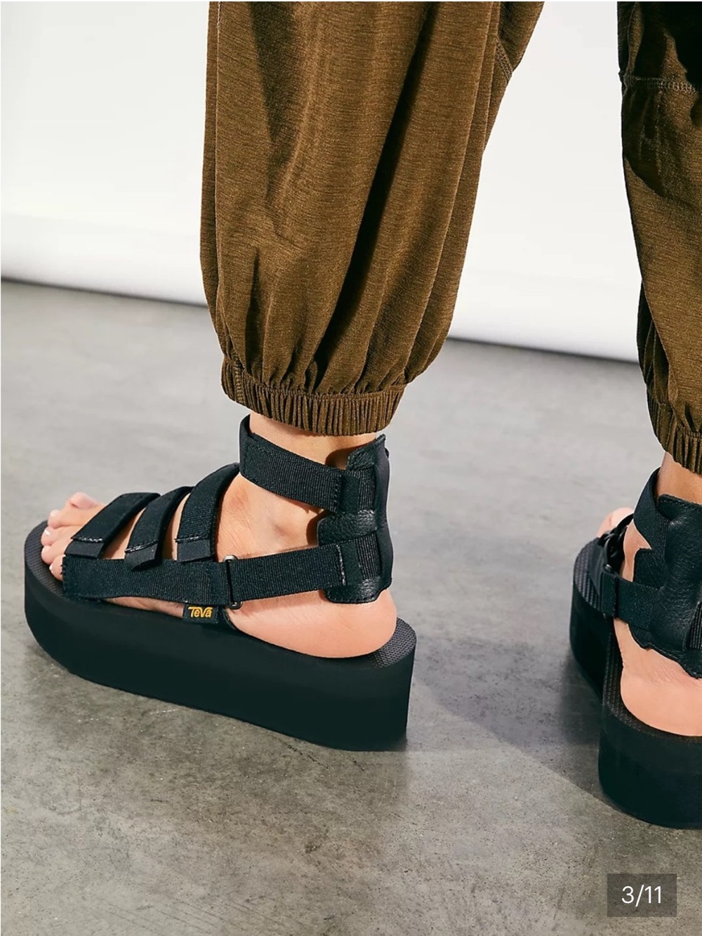 NWOT Teva Mevia Platform Sandals in Army Green size 10
